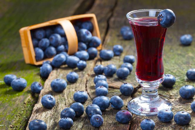 Nalewka z borówki amerykańskiej i leśnej - aromatyczne połączenie w rewelacyjnym trunku