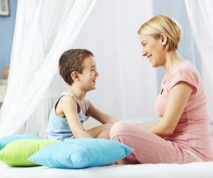 Zaburzenia mowy u dzieci: dyslalia, afazja, giełkot i jąkanie [PORADNIK]