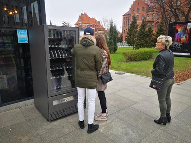 Maseczkomaty stanęły na ulicach Torunia! Gdzie je znajdziemy?