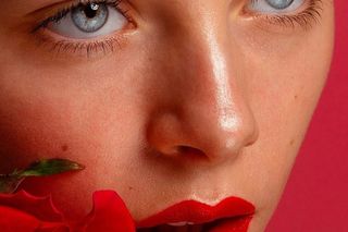 Dzień Pocałunku – odkryj produkty, które zadbają o twoje usta  