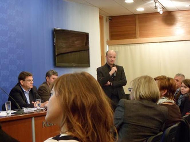 Konferencja - Christian Kerez przedstawia swoje stanowisko