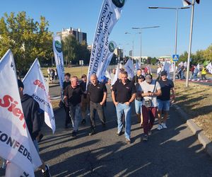 Protest górników w Jastrzębiu-Zdroju. Blokują kluczowe rondo i główne drogi