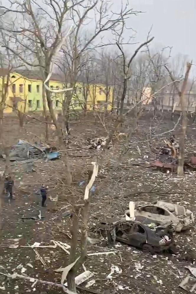   Zniszczony po rosyjskim nalocie sierociniec i szpital położniczy w Mariupolu