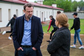 Na Wspólnej odc. 3312. Krzysztof Smolny (Łukasz Konopka), dyrektorka poprawczaka Żabiniec (Ewa Kaczmarek-Domagalska)