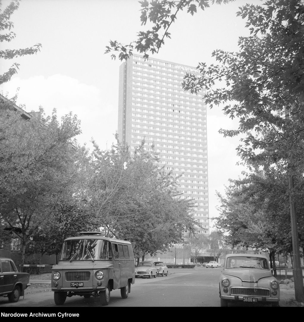 Wieżowiec Intraco w budowie