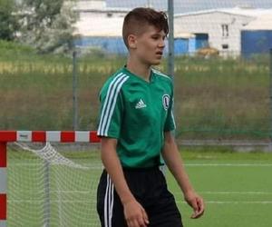 Młody piłkarz Legii potrzebuje krwi. Nastolatek walczy z nowotworem