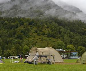 Camping - co zabrać pod namiot? Radzimy, czego nie zapomnieć na wakacje