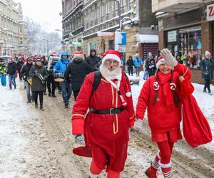 Parada w Mikołajów w Chorzowie na koniec Mikołajowego Festiwalu Czekolady z... owadami