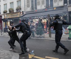 Zadyma i panika na ulicach Francji po strzelaninie w Paryżu. Na miejsce jedzie minister spraw wewnętrznych