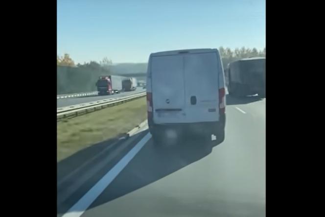 Szok w Katowicach! Kierowca busa blokował karetkę jadącą na sygnale [WIDEO]