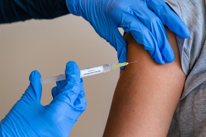 zbliżenie na wykonanie szczepienia