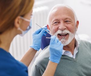 Usunięcie zęba i co dalej? Implant, most czy ruchoma proteza zębowa?