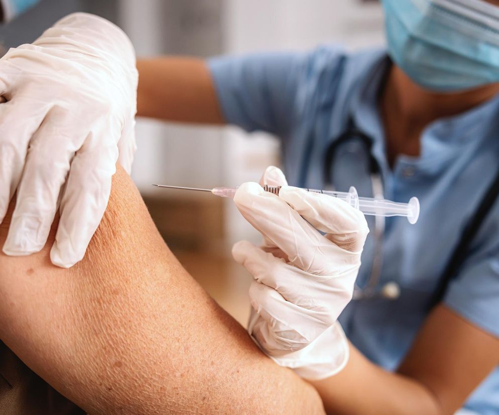 Zapalenie serca, mózgu, zakrzepy? Badanie 99 mln zaszczepionych pokazuje, jak wzrosło ryzyko