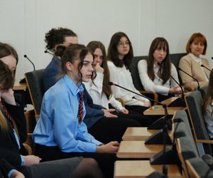 Debaty siedleckiej młodzieży ze szkół podstawowych i średnich odbyły się w ramach kampanii profilaktycznej Widzę Rozmawiam Reaguję 2025