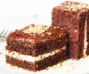 Ciasto kukułka – obłędne połączenie biszkoptu, kremu i czekolady