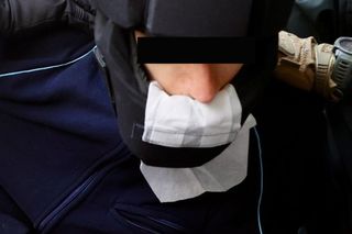 Atak na UW. Doprowadzenie 22-latka do prokuratury