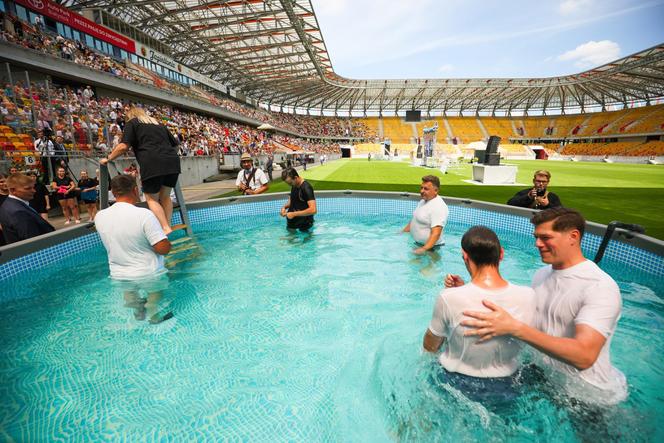 Kongres Świadków Jehowy 2024 na Stadionie Miejskim w Białymstoku