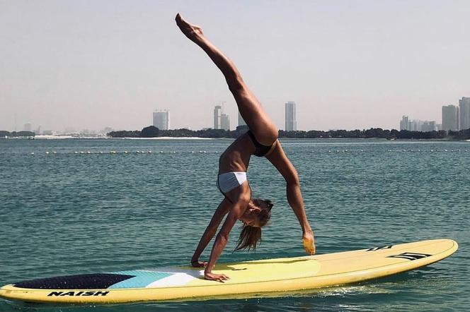 Gimnastyka, gimnastczka, Rosjanka, Aleksandra Sołdatowa, stanie na rękach, deska surfingowa