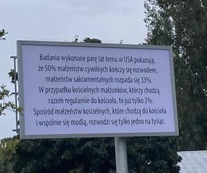 Sosnowiec i Rybnik w świetny sposób parodiują billboardy fundacji Kornice