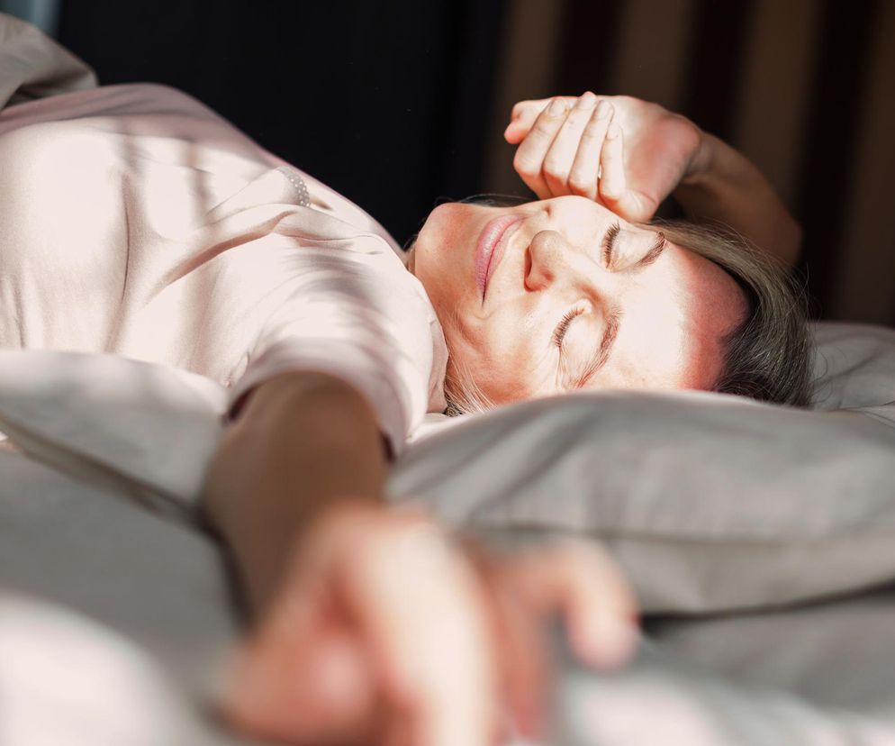 To najlepsze, co możesz zrobić, aby lepiej spać. Ekspertka z Yale daje 5 wskazówek