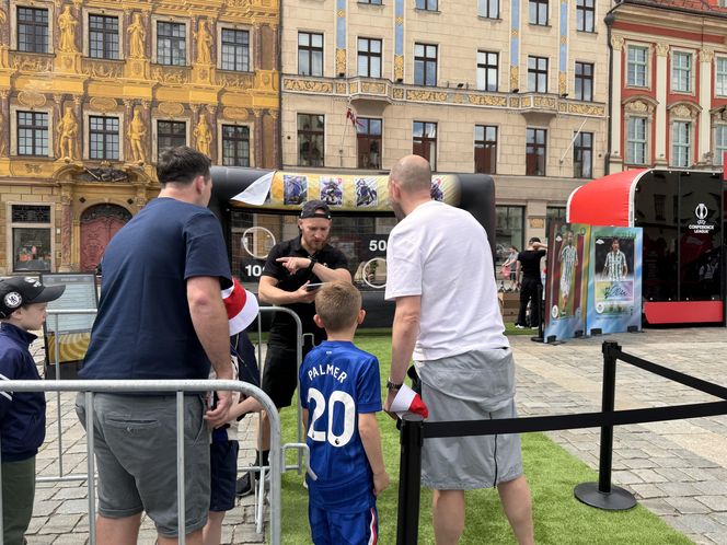 Wrocław żyje finałem Ligi Konferencji Europy. Kibice Betisu i Chelsea już w strefach kibica!