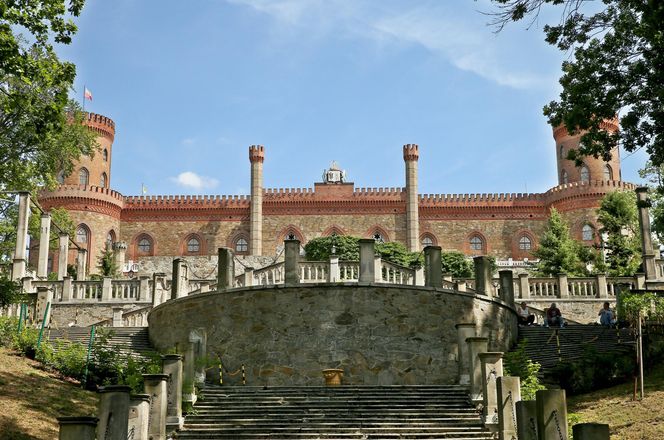 Ten bajkowy pałac to perła na skalę europejską. Znajduje się na Dolnym Śląsku!