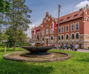 To największe miasto w Małopolsce bez kolei. Mieszkańcy wciąż czekają na pierwszy pociąg