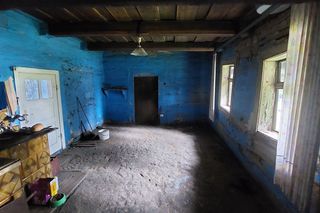 Zabytkowa chałupa powstała jeszcze za cesarza Franciszka Józefa. Drogowcy musieli ją przenieść w inne miejsce