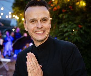 Znany ksiądz otworzył lokal w Warszawie