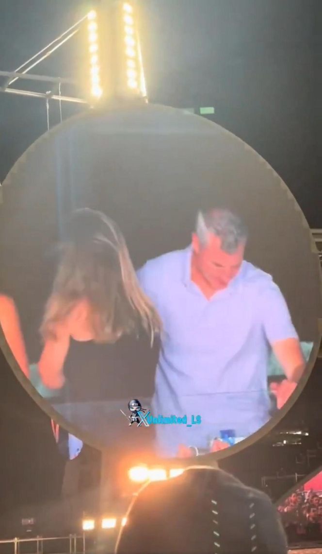 Skandal na koncercie gwiazdy. Żonaty milioner przyłapany na zdradzie z podwładną. Zobaczył to cały świat!