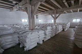 Chlebomat serwuje świeże pieczywo przez całą dobę. Pierwszy taki w regionie stanął w Osielsku