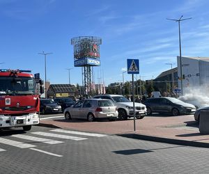 Pożar BMW pod Atrium Copernicus w Toruniu