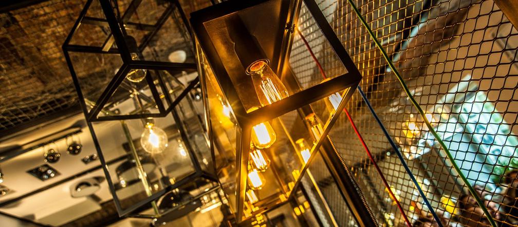 Lampy wiszące w stylu industrialnym