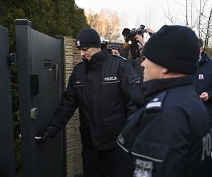 Policjanci pojawili o świcie przed domem Zbiginewa Ziobro w Jeruzalu (woj. łódzkie). Mieli doprowadzić go na przesłuchanie przed sejmową komisję śledczą ds. Pegasusa. Polityka nie było na miejscu