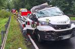 Drzewo spadło na busa służby drogowej. 56-latek nie żyje, cztery osoby ranne