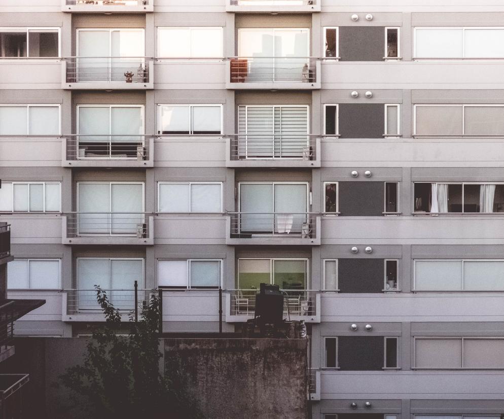 Nowe mieszkania będą budowane bez balkonów? Rząd szykuje rewolucję