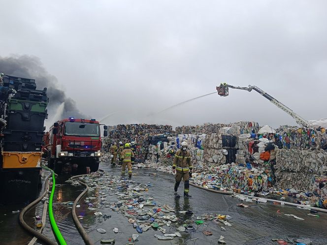 Potężny pożar tworzyw sztucznych w lubelskim 