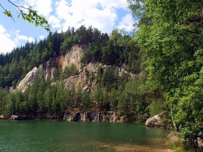 Skalne Miasto w Czechach - zdjęcia. Adršpašskoteplické skály zachwycają o każdej porze roku