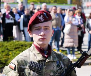 Ponad stu żołnierzy na Placu Solidarności w Olsztynie. Złożyli uroczystą przysięgę [ZDJĘCIA]