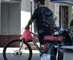 Robert Więckiewicz na rowerze