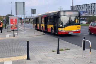 Dramat pasażerów miejskiego autobusu w Warszawie. Cztery osoby ranne