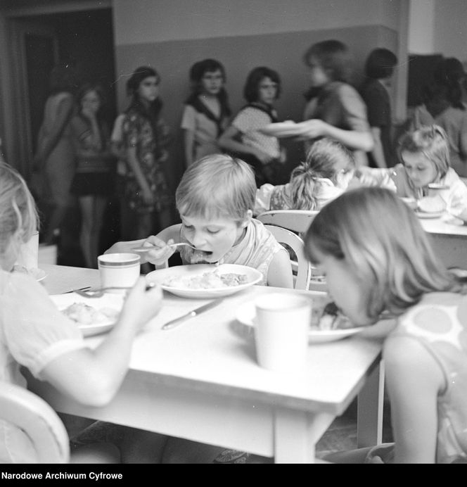 QUIZ PRL. Smaki lata w PRL-u: Czy pamiętasz letnie przysmaki swojego dzieciństwa?