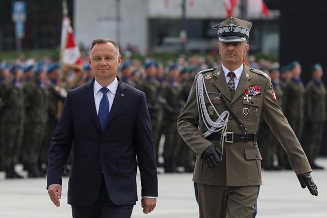 Święto Wojska Polskiego 15 sierpnia. Na pl. Piłsudskiego rozpoczęły się oficjalne obchody