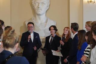 Marszałek Szymon Hołownia przeprowadził lekcję obywatelską w V LO w Krakowie