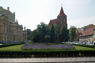 Kraków: SZCZĄTKI noworodków i małych dzieci w centrum miasta! Do kogo należały? [WIDEO]