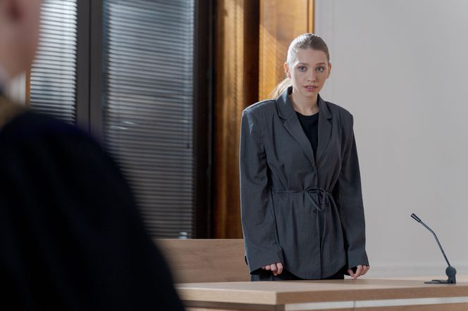 Przyjaciółki 25 sezon, odc. 302. Julka (Nicole Bogdanowicz)