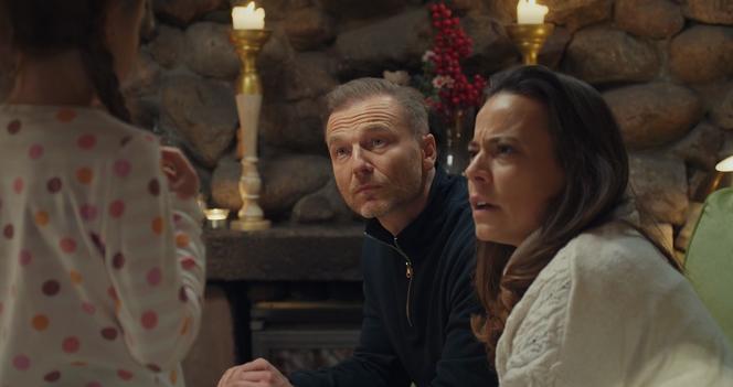 M jak miłość odc. 1723. Andrzej Budzyński (Krystian Wieczorek), Magda (Anna Mucha), Nadia (Mira Fareniuk)