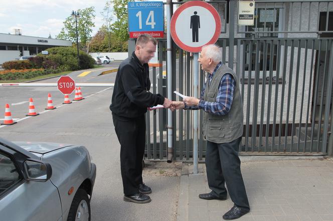 "Bardzo wam za to dziękuję!" Pan Ryszard znów taniej może wjechać na cmentarz 