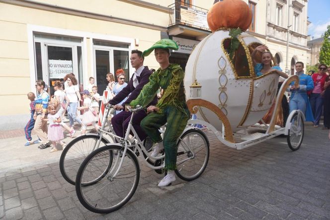 Święto Kielc 2025. Bajkowy korowód z Kopciuszkiem