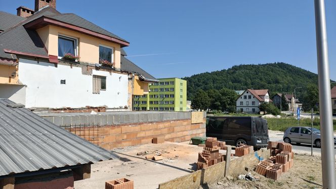 Stronie Śląskie niemal rok po powodzi. Jak wygląda dziś miejsce, gdzie pękła tama? 